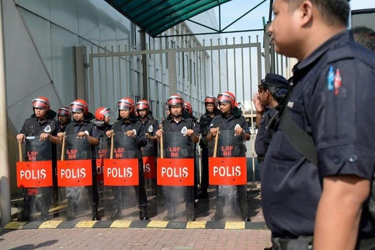 Malaysian police said they have detained another 15 suspected militants, including several foreigners, for smuggling firearms and plotting attacks. (AFP)