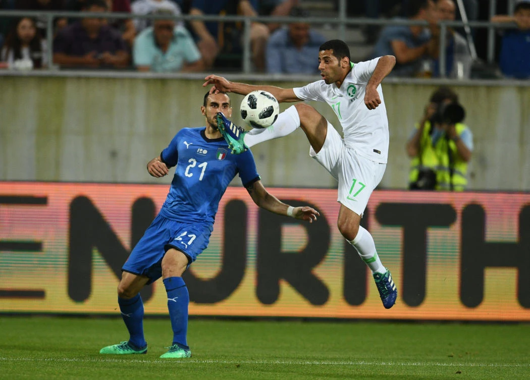 Davide Zappacosta of Italy (L) competes for the ball with Taiseer Jaber Al Jassam of Saudi Arabia during the International Friendly match between Saudi Arabia and Italy on May 28, 2018 in St Gallen, Switzerland. (Claudio Villa/Getty Images)