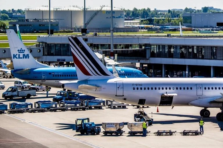 AccorHotels weighs taking stake in Air France KLM