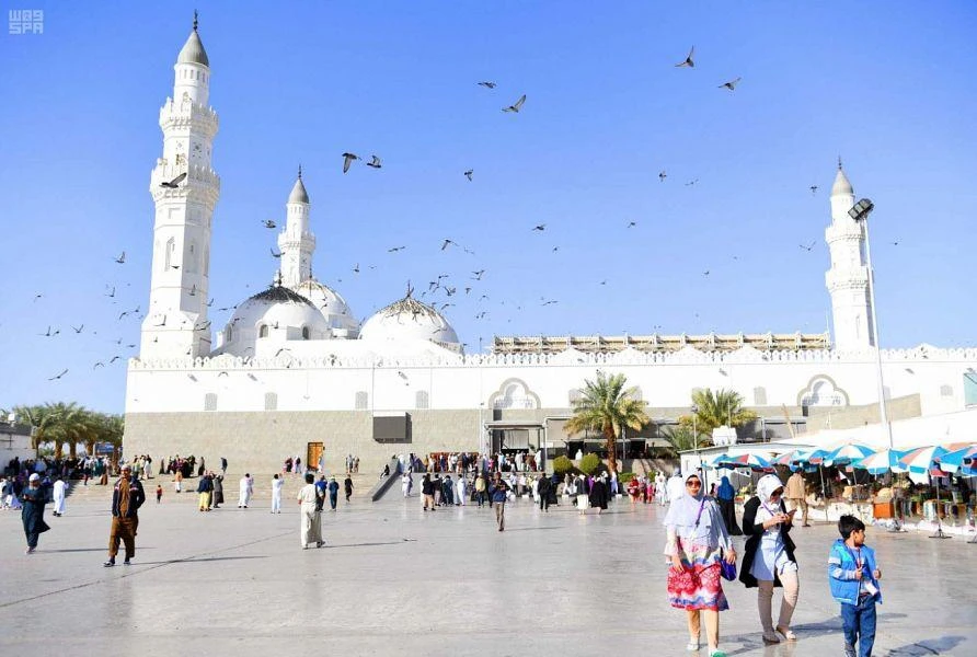 Many visitors enjoy sightseeing when in Madinah, it being rich with mosques and Islamic sites. (SPA)