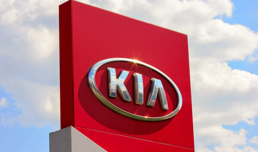 South Korean giant KIA launches Grand Carnival 11-seater passenger car in Pakistan