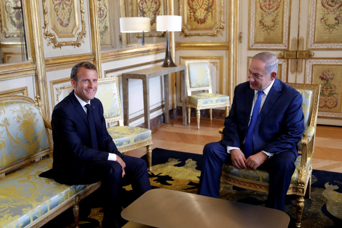 Photo showing French President Emmanuel Macron and Israeli Prime Minister Benjamin Netanyahu discuss Iran at a meeting at the Elysee Palace, Paris, France, June 5, 2018. (Reuters)