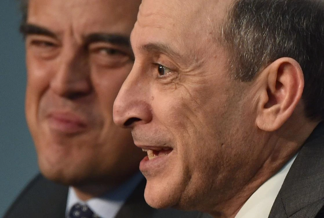 Qatar Airways boss apologizes for remarks on women CEOs