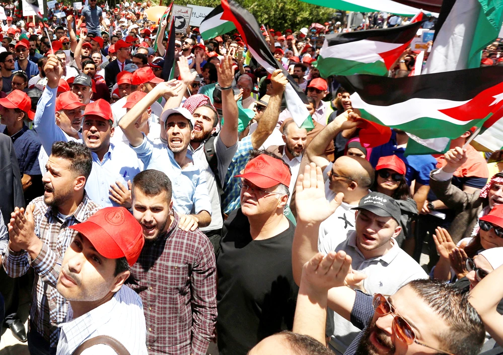 Some big Jordanian unions strike despite replacement of PM