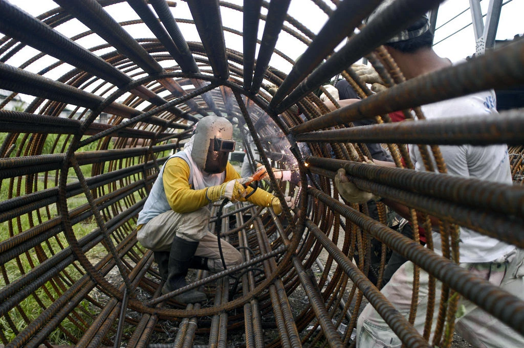 The Philippine government is embarking on an ambitious $180 billion infrastructure program aimed at accelerating growth and creating 12 million new jobs through these projects. (Courtesy World Bank)