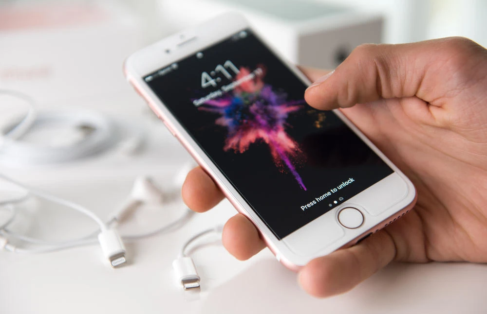 Apple expects total shipments of iPhones to be launched this year to be 80 million. (Shutterstock)