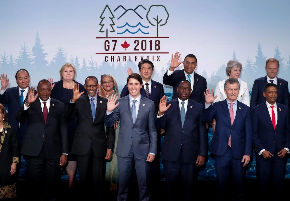Attendees, including the host, Canada's Prime Minister Justin Trudeau (C), pose for a G7 and outreach countries summit as part of a G7 summit in the Charlevoix city of La Malbaie, Quebec, Canada. (Reuters)