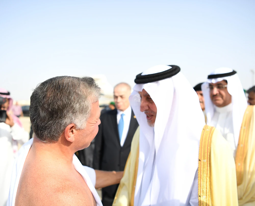 King Abdullah II of Jordan and his Crown Prince arrive in Jeddah ahead of Arab summit in Makkkah, Saudi Arabia. (SPA)