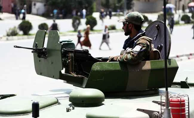 Afghan security personnel arrive at the site of suicide attack in Kabul, in this June 4, 2018. (AP)