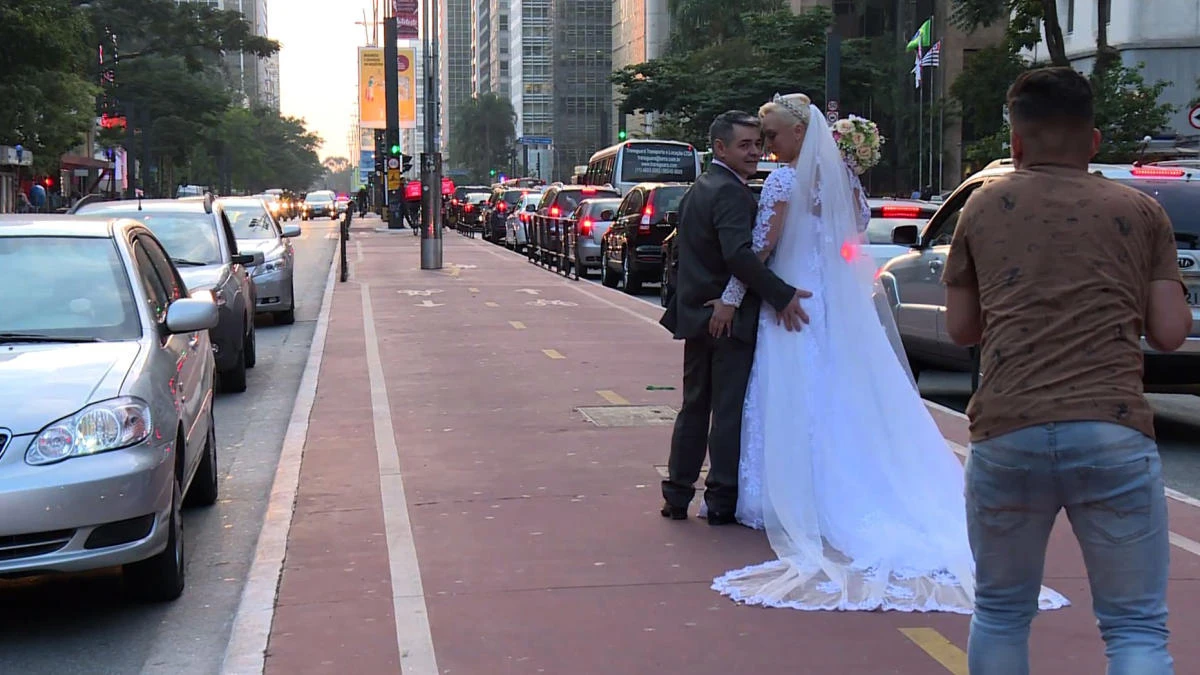 The Brazilian couple Ademir Avelino and Glaucia Sudan have the unusual hobby of traveling around the world pretending they have just got married again to take wedding pictures. (AFP)