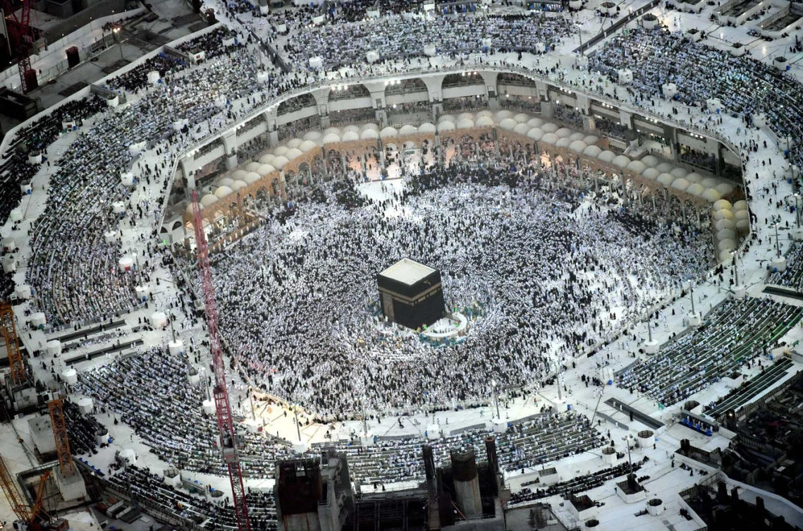 A view of the fully packed Worshippers praying at the Prophet's Mosque in Madinah. (SPA)