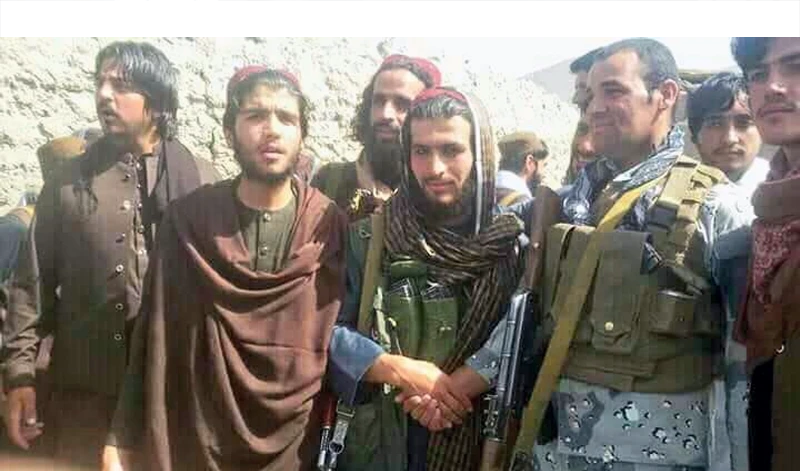 Afghan police and Taliban fighters celebrating first day of Eid Al Fitr. (Photo courtesy: @AbdulhaqOmeri/Twitter)