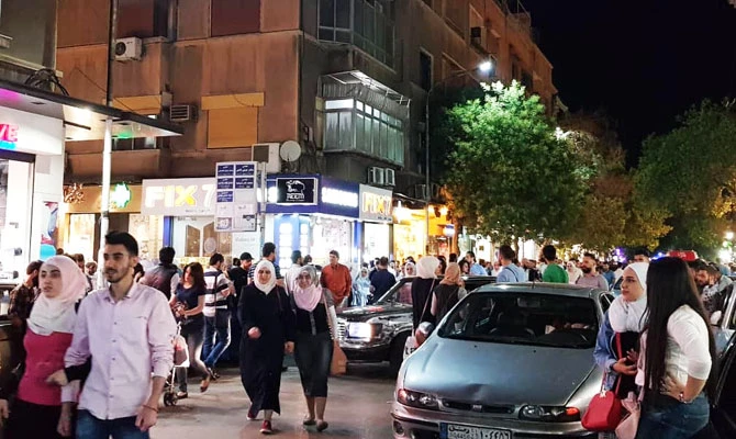 A crowded market in Shaalan, Damascus. (Photo by Eman Tello)