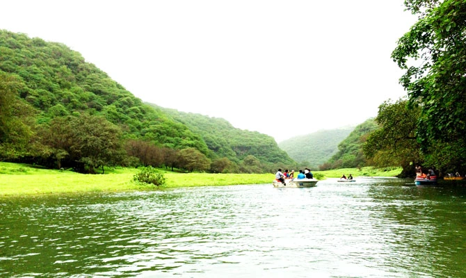 Wadi Darbat Salalah is a must visit destination during the Khareef season.