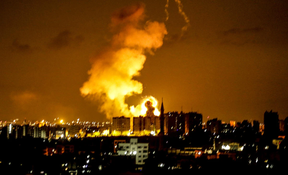 An explosion is seen in Gaza City after an airstrike by Israeli forces on June 18, 2018. Israeli aircraft pounded over a dozen militant targets in Gaza.(Mahmud Hams/AFP)