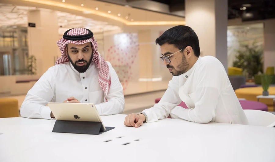 MRSOOL founders Naif Al-Simri and Ayman Al-Sanad at work.