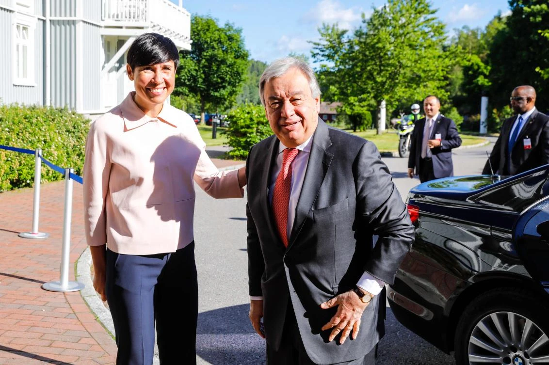 Photo showing Norwegian Minister of Foreign Affairs Ine Eriksen Soereide welcomes UN Secretary General Antonio Guterres as he arrives at the annual Oslo Forum, a meeting place for political leaders from all over the world in Losby, Norway, 19 June, 2018. (AFP)