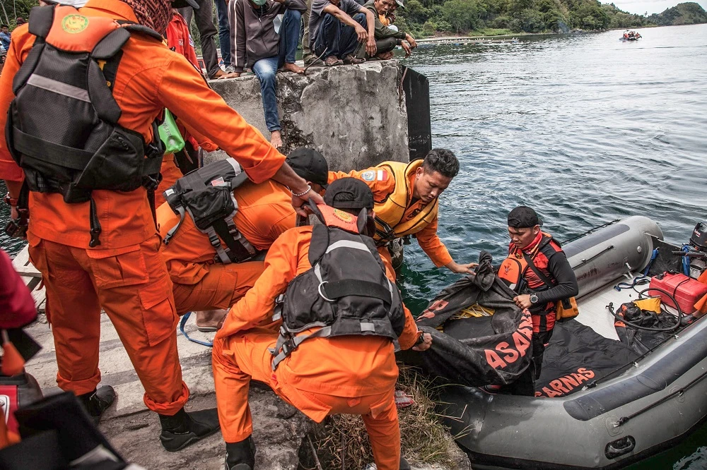 A rescue team prepares to search for missing passengers at the Lake Toba ferry port in the province of North Sumatra on Wednesday, June 20. (AFP)