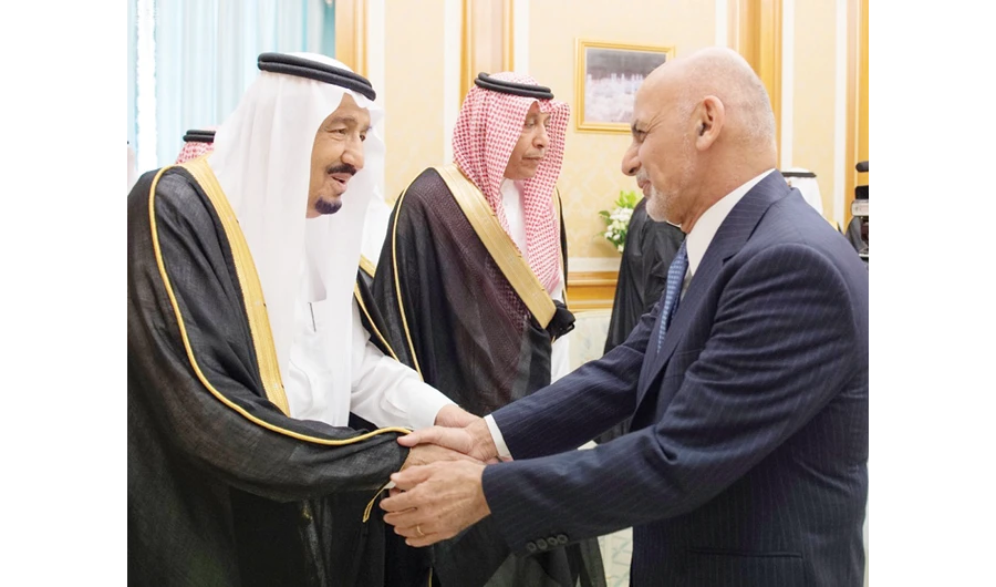 King Salman welcomes Afghan President Ashraf Ghani to Riyadh in 2017. (SPA)