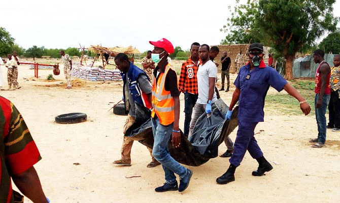Paramedics and volunteers evacuate the body of a suicide bomber on June 21, 2018 in Maiduguri. (AFP)