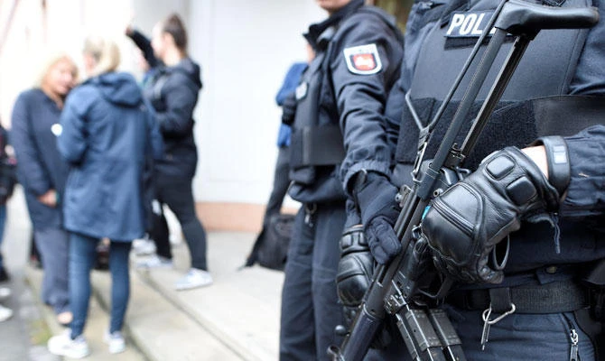 Police guard an entrance of the court in Celle, Germany. (REUTERS)