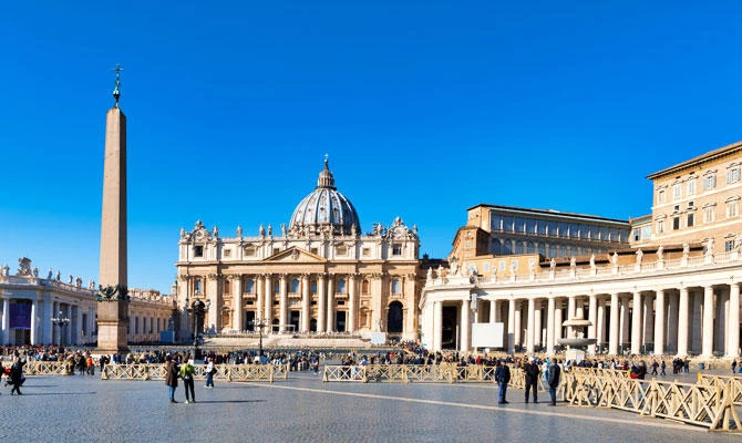 The St. Peter's basilica is seen at St. Peter's square on October 30, 2017 in Vatican City, Vatican. (Shutterstock)