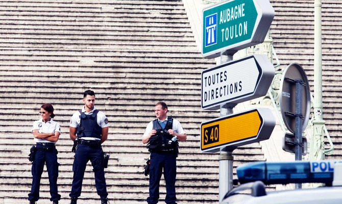 France arrests 10 ultra-right suspects over plot to attack Muslims