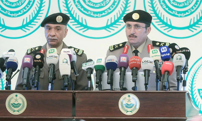Maj. Gen. Mansour Al-Turki of the Interior Ministry, left, and Brig. Gen. Mohammed Al-Bassami of the Traffic Department at the press conference. (AN photo by Basheer Saleh)