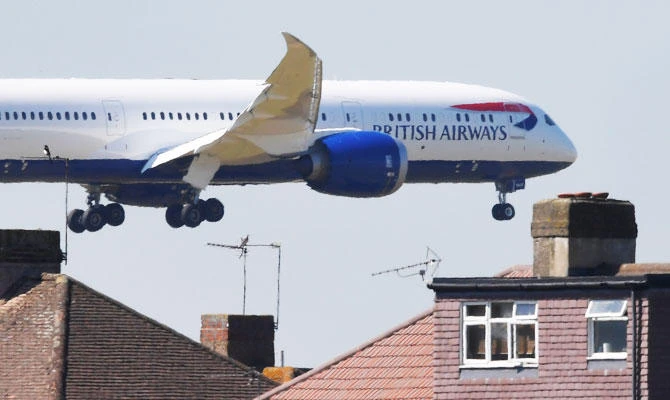 A British Airways aircraft comes in to land at Heathrow aiport in London, Britain, on Monday. (REUTERS)