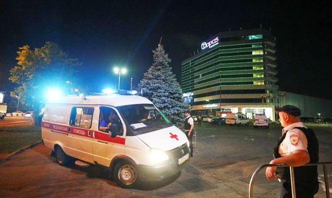 Ambulance arrives at the Topos Congress hotel in the soccer World Cup host city of Rostov-on-Don, Russia June 26, 2018. (REUTERS)