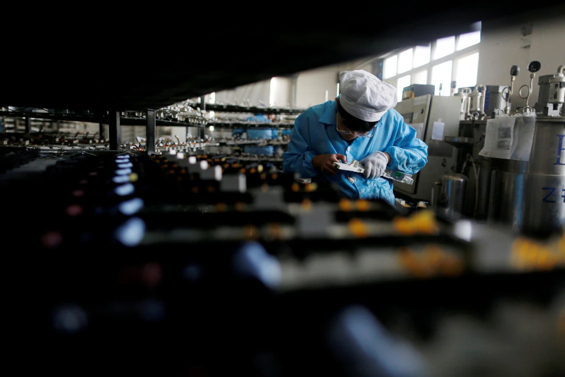 The June new export orders index contracted for the first time since February, dropping to 49.8 from 51.2 in May, PMI data show. (Reuters)