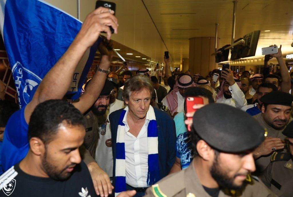 New Al-Hilal Jorge Jesus boss welcomed by supporters at Riyadh airport. (Al-Hilal Saudi Club)