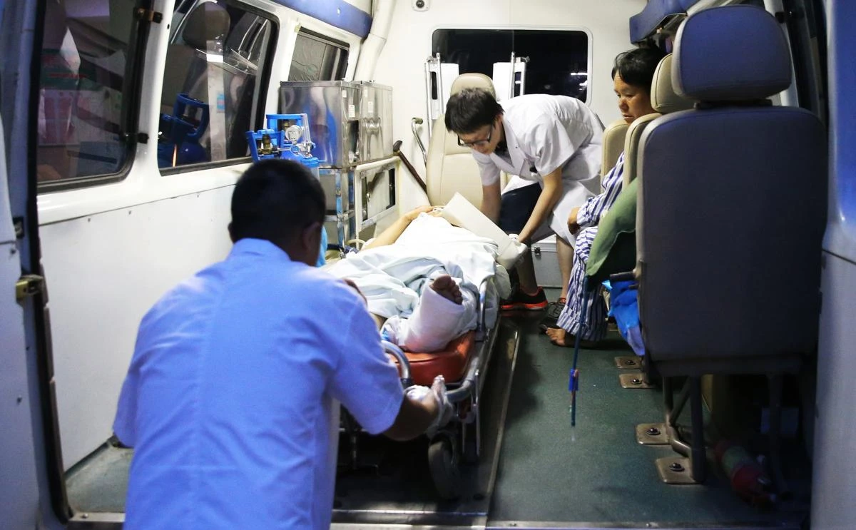 18 killed, 14 injured in China bus-truck highway collision