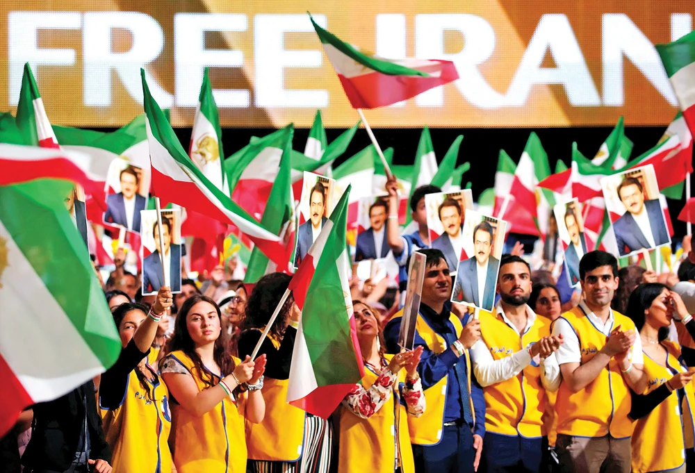 ‘Freedom now’: Mass rally  demands regime change in Iran