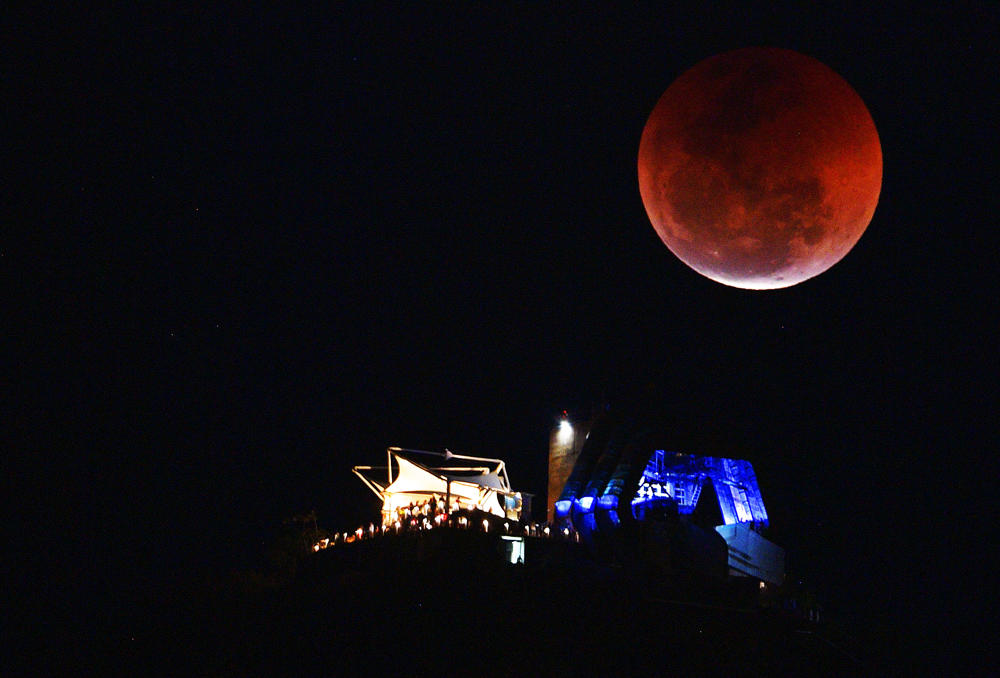 View of a moon eclipse over the Sugar Loaf mountain in Rio de Janeiro, Brazil on July 27, 2018. (AFP / CARL DE SOUZA)