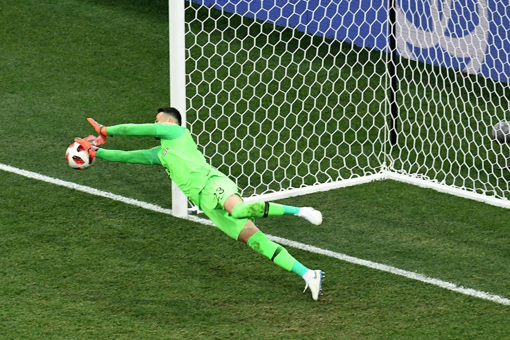 Subasic saves three penalties in shootout as Croatia go through to World Cup quarterfinals