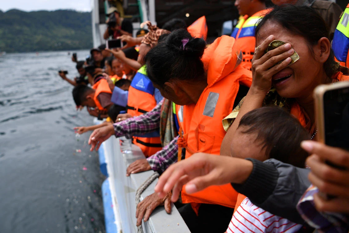 Indonesia calls off operation to retrieve ferry victims