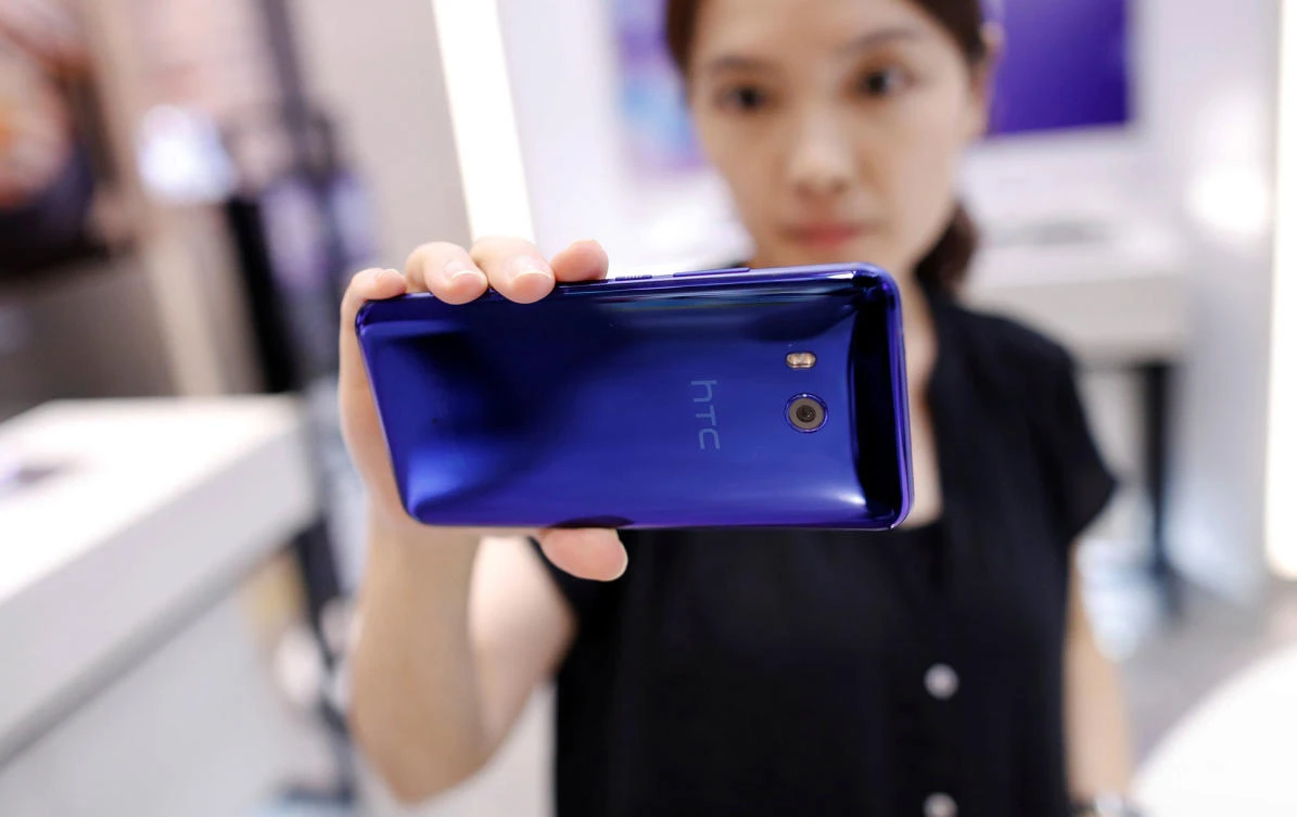 Struggling smartphone maker HTC to slash 1,500 jobs in Taiwan
