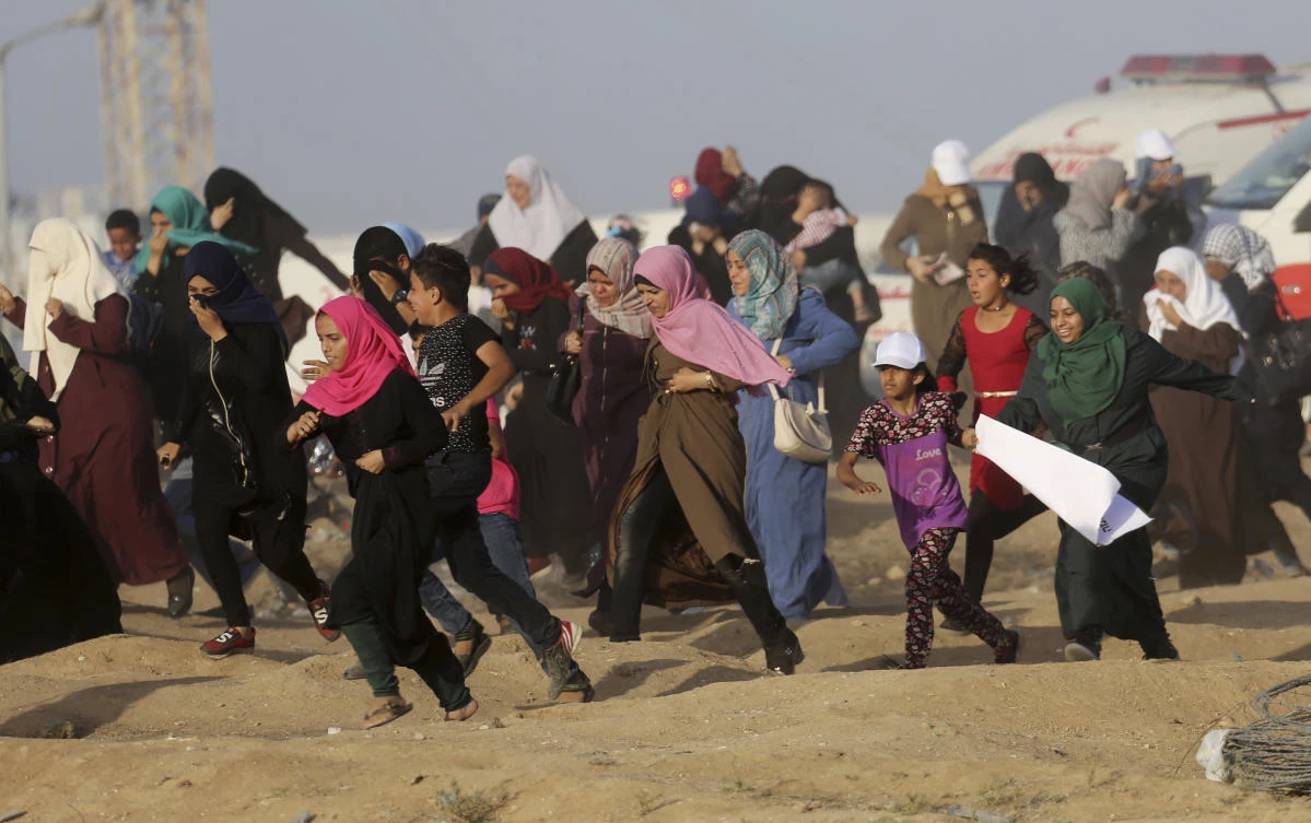 Thousands of Palestinian women rally on Gaza-Israel border