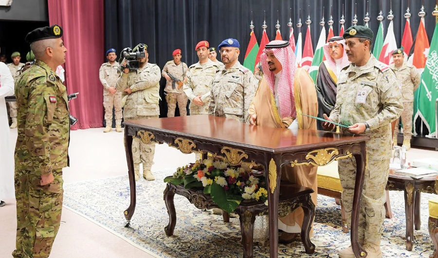 Riyadh Gov. Prince Faisal bin Bandar attends the graduation ceremony at the Command and Staff College, in Riyadh on Wednesday. (SPA)