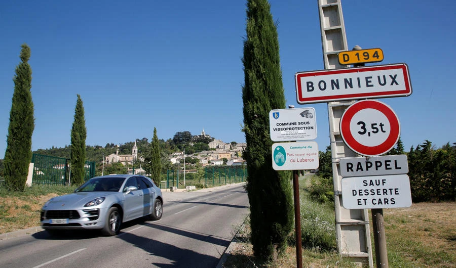 Chinese tycoon dies in freak fall in France