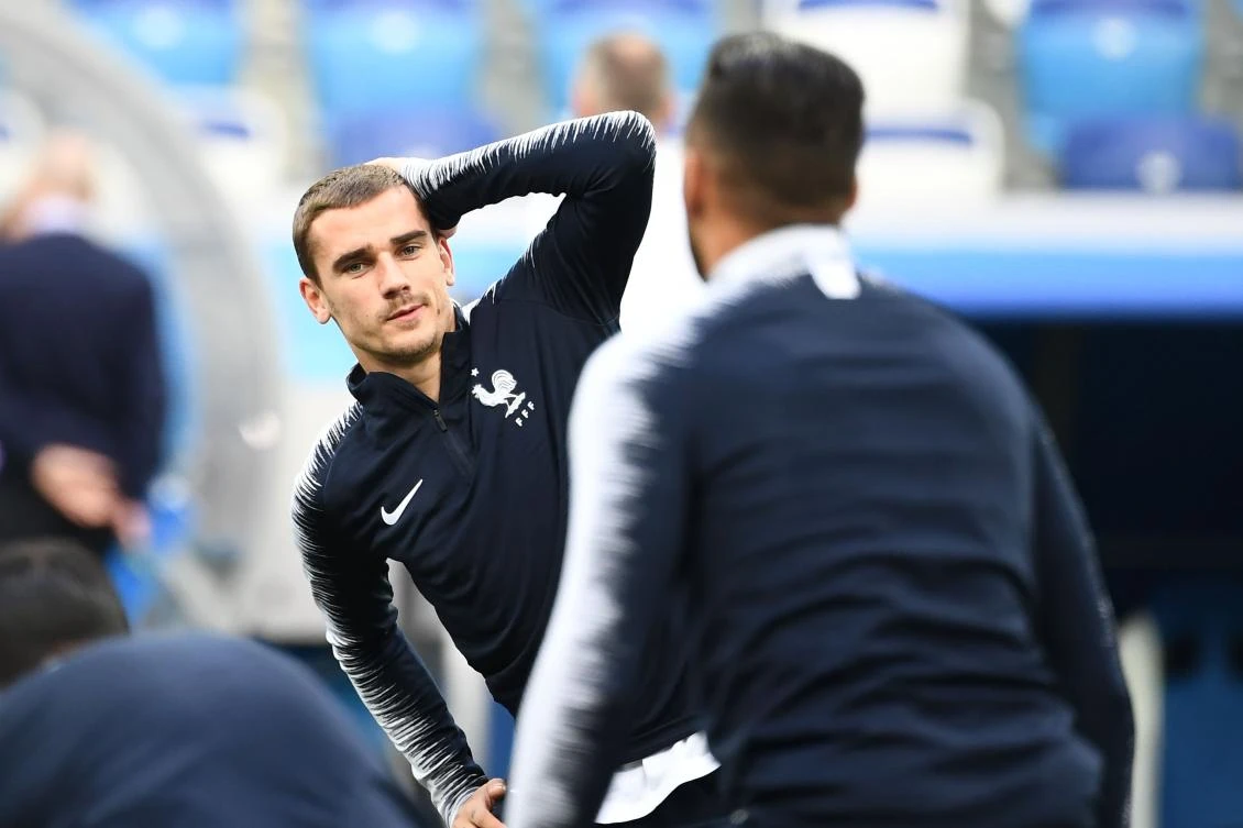France's forward Antoine Griezmann warms up as he takes part in a training session on the eve of the Russia 2018 World Cup quarter final football match between France and Uruguay. (AFP/FRANCK FIFE)