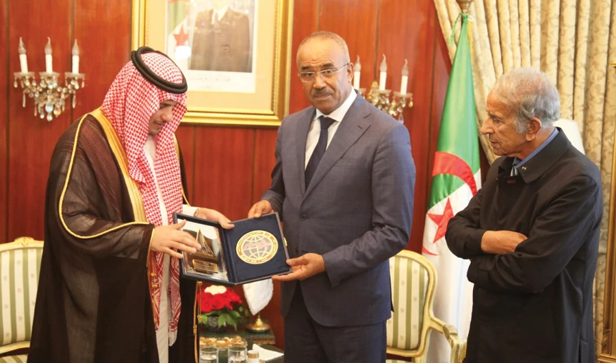 NAUSS President Dr. Abdulmajeed bin Abdullah Al-Bunyan meets with Algeria’s Interior and Local Communities Minister Noureddine Badawi, on Friday. (SPA)