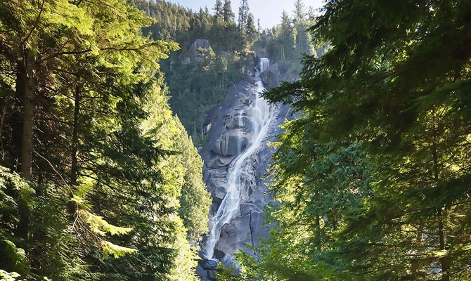 This handout photo obtained July 6, 2018 courtesy of BC Parks shows the 335-meter-high (1,100-foot) Shannon Falls, 50 kilometers (30 miles) from the Pacific coast city of Vancouver, British Columbia. (AFP)