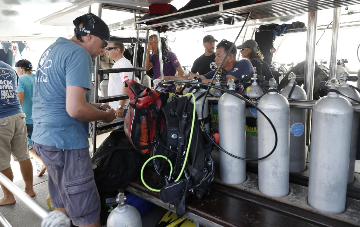 Search resumes for 23 missing tourists in Thai boat tragedy