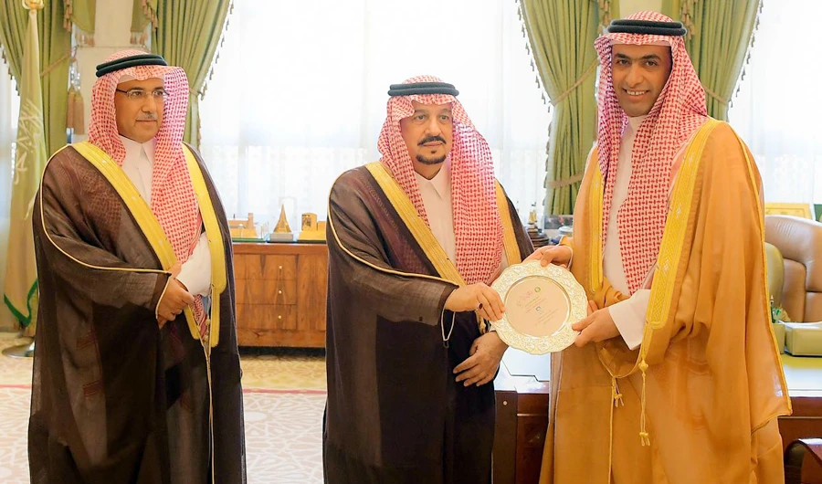 Maziad Al-Harbi, chief technology officer of Mobily, received the honorary trophy from Riyadh Gov. Prince Faisal bin Bandar.