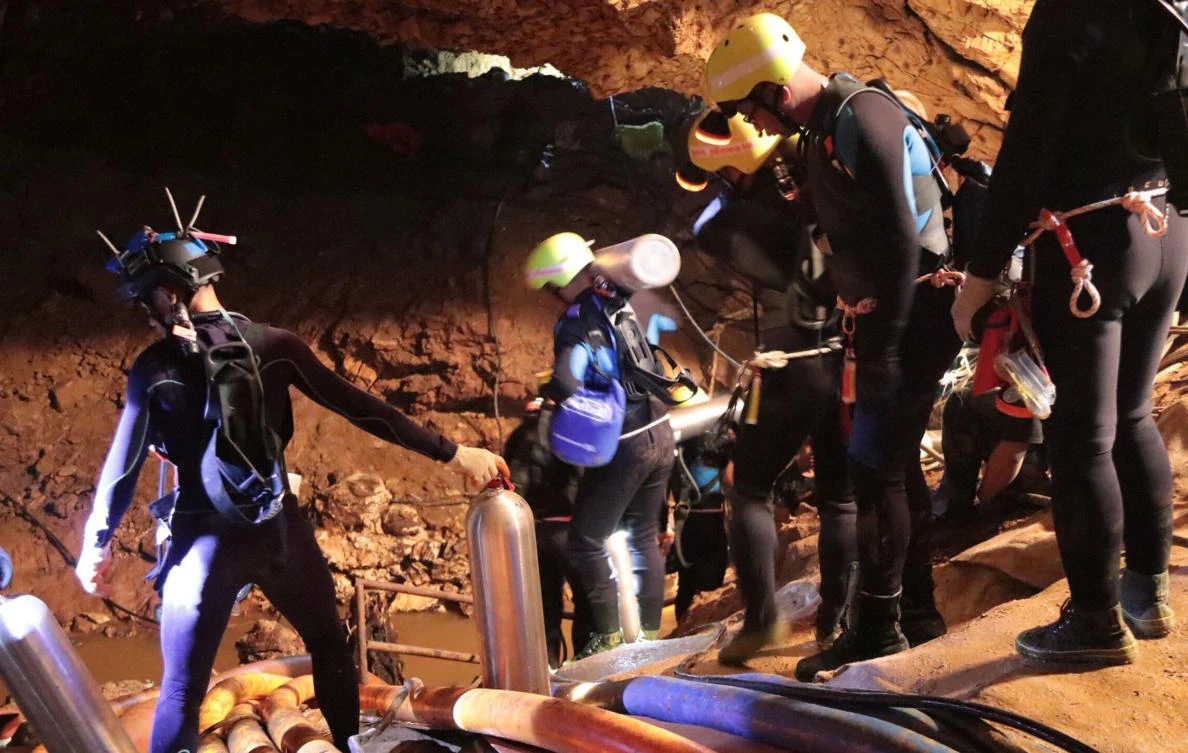Rescue efforts for boys trapped in Thai cave begin