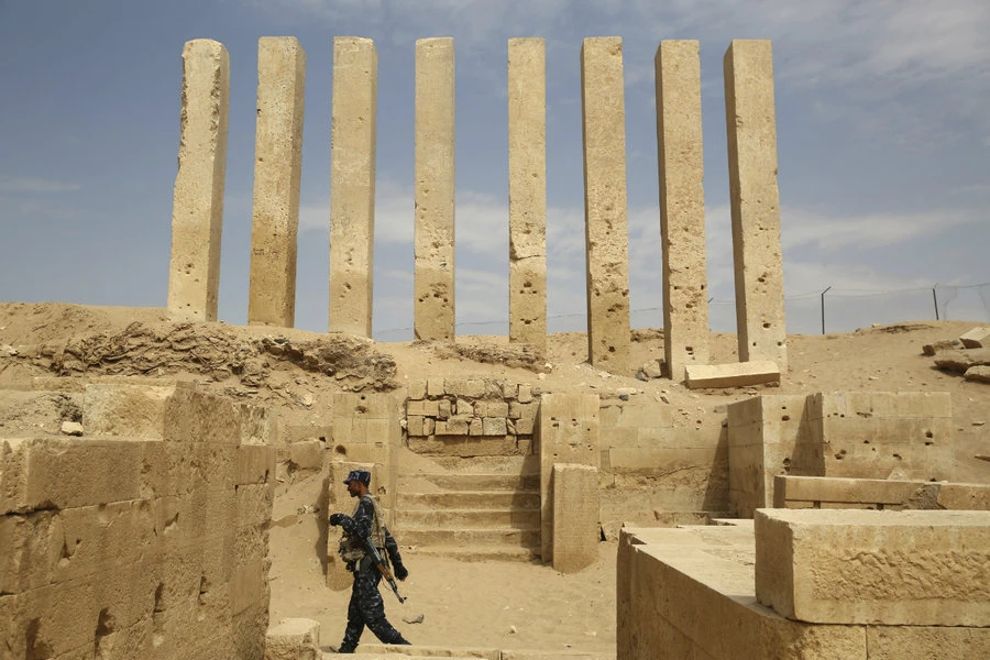 Yemeni government says Houthis destroying historical artifacts