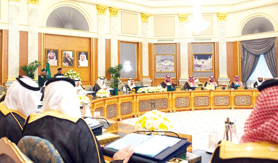King Salman chairs the Cabinet session at Al-Salam Palace in Jeddah on Tuesday. (SPA)