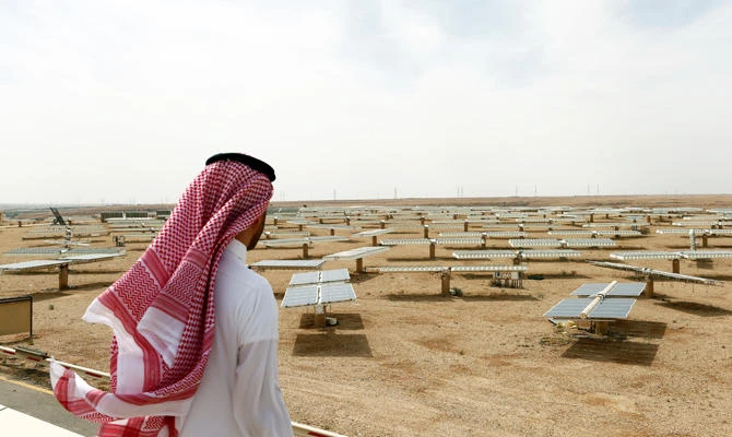 The SEC has invested more than SR3.75 billion ($1 billion) in the power plant that is equipped with mirrors that generate electricity using solar power. (REUTERS)